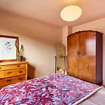 Family In Chapel Allerton Area - Peaceful Street, Free Parking Holiday home *