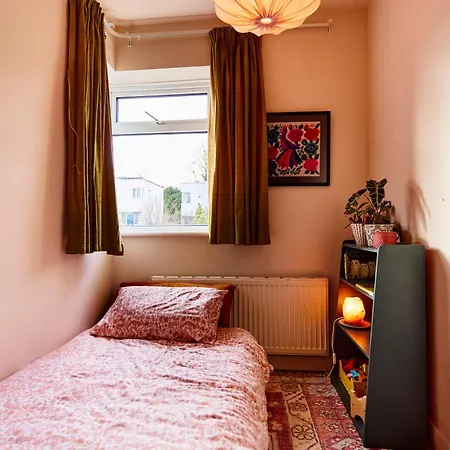Holiday home Cosy In Chapel Allerton Area - Peaceful Street, Free Parking