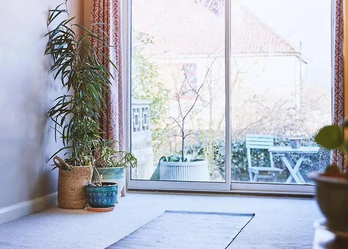 Family In Chapel Allerton Area - Peaceful Street, Free Parking *