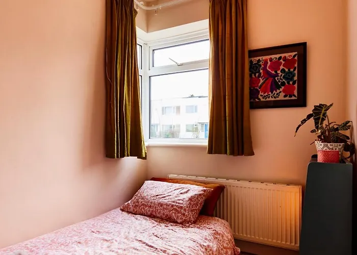 Family In Chapel Allerton Area - Peaceful Street, Free Parking Tatil Evi *