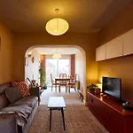 Nyaraló Family In Chapel Allerton Area - Peaceful Street, Free Parking *