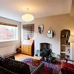 Nyaraló Family In Chapel Allerton Area - Peaceful Street, Free Parking *
